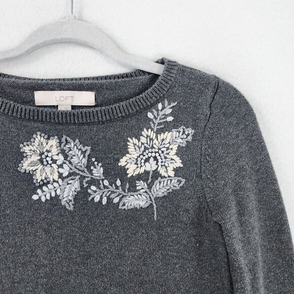 Ann Taylor LOFT Sweater Womens Small Gray Lightweight Cotton Floral Embroidered - Picture 2 of 9